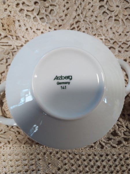 The marking on the back of a dish.