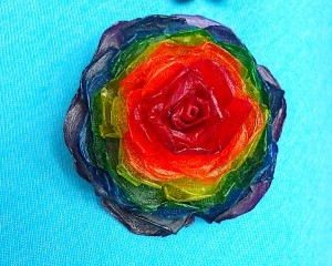 The finished flower brooch.