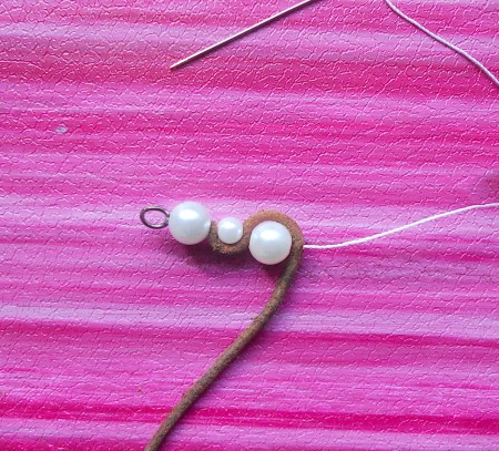 Continuing to string the pearls alternated with the leather.