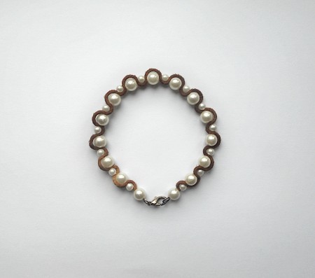 The finished leather cord and beads bracelet.