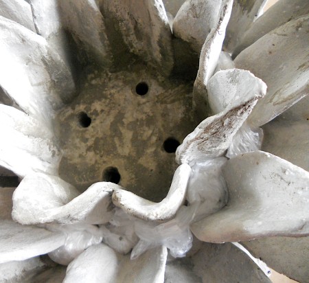 Flower Pot from Cement and Old Jeans