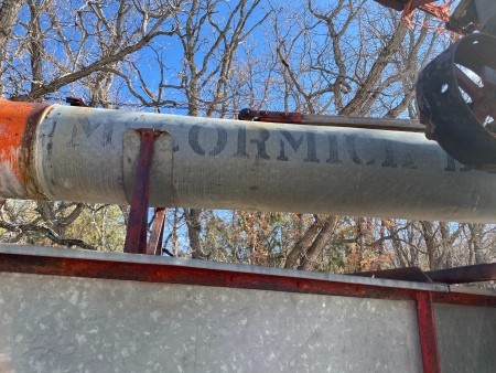 Markings on the top of the equipment.