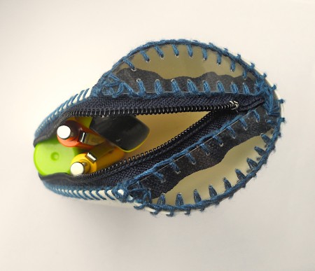 The completed zipper bag.