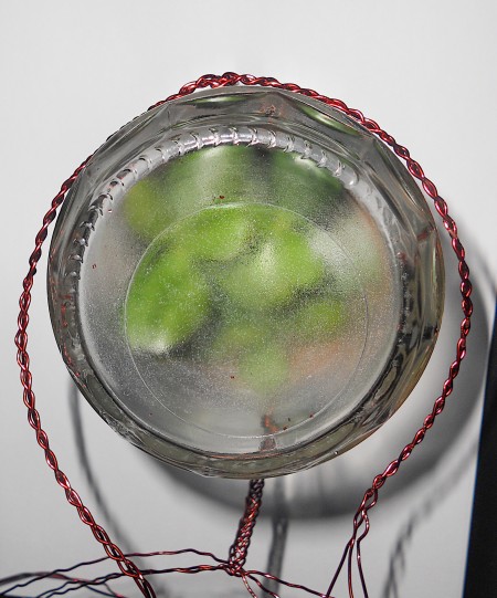 Attaching the handle.