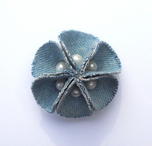 The completed beaded flower brooch.