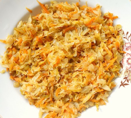 The cooked cabbage filling.