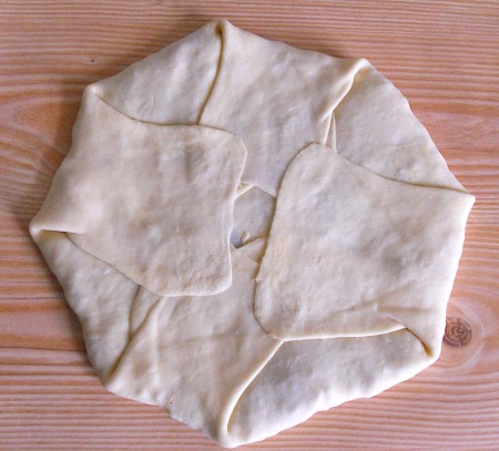 A folded placinte.