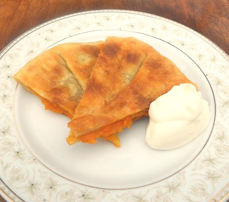 A plate of Moldovan Placinte.