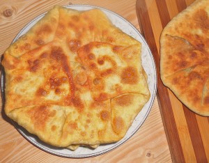 A cooked placinte on a plate.