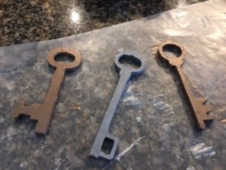 Painting the key shapes in metallic colors.