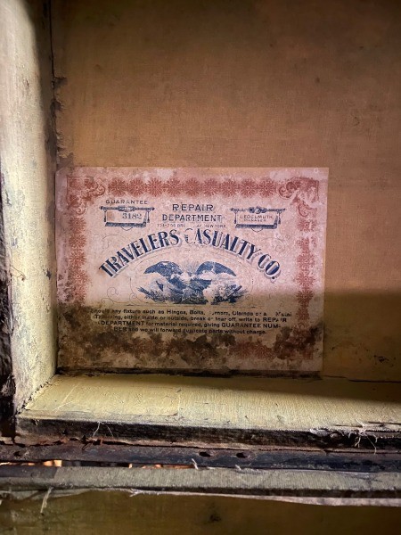 A label on a wooden trunk.