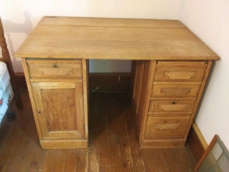 Old Desk with Drawers and Removable Top?