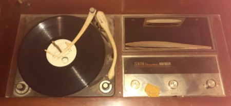 A Zenith stereo system.