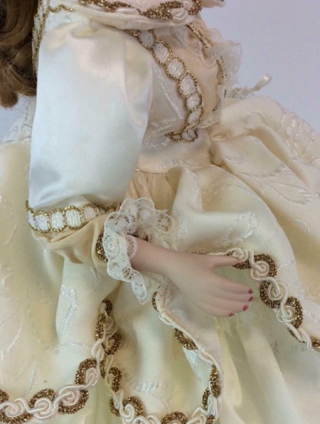 A close up of the doll's hands.