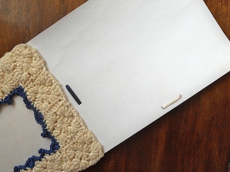 Inserting the frame into the crochet.