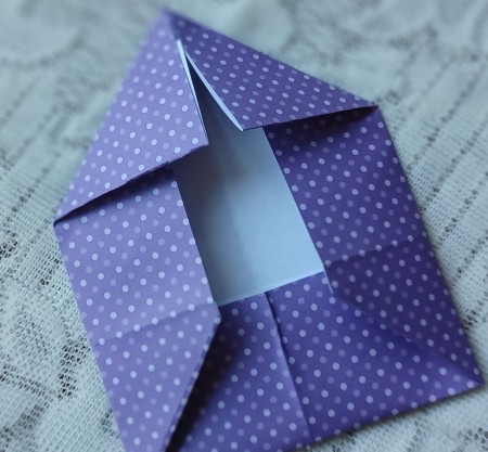 Assembling the folded envelope.