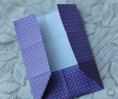 Assembling the folded envelope.