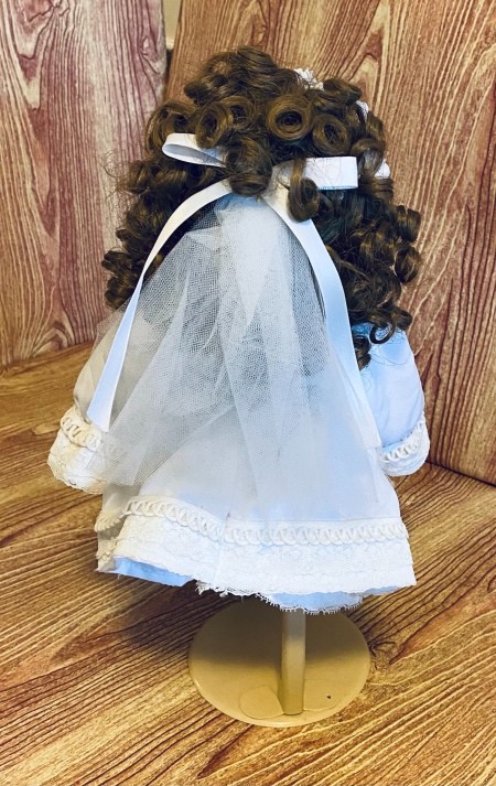A porcelain bride doll from the back.