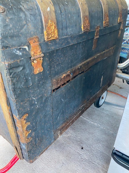 An old steamer trunk.