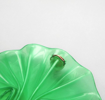 Adding a pearl bead to the tree.