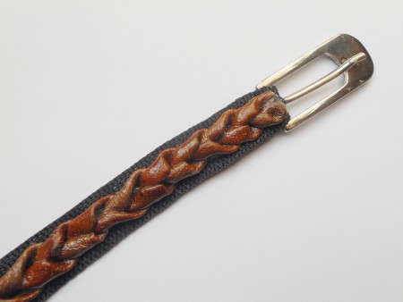 Gluing the braid to the belt.