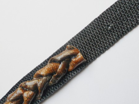 Gluing the braid to the belt.