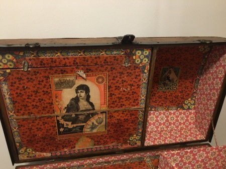 The domed lid of the trunk.