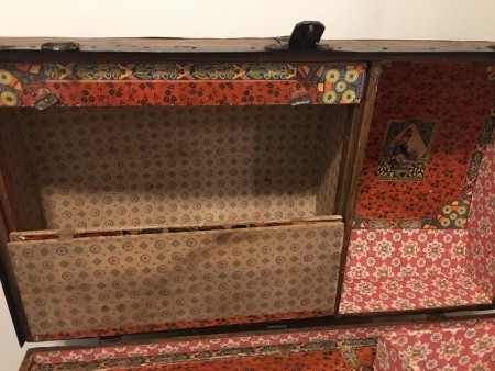 The domed lid of the trunk.