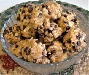 A bowl of bite sized energy bars.