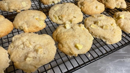 The baked cookies on a cooling rack.