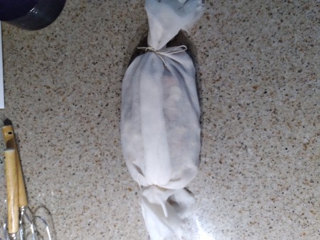 The cheesecloth package, filled with stuffing.