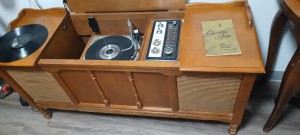 A Zenith cabinet phonograph.