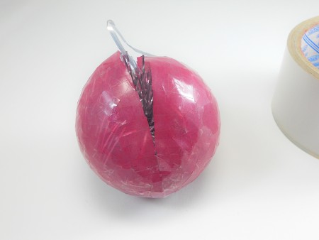 Closing up the ball around the garland