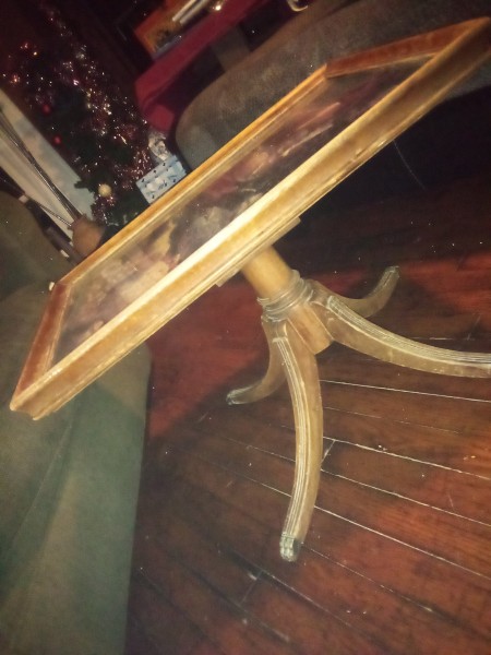 A side view of the table.