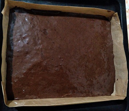 The baked cake roll.
