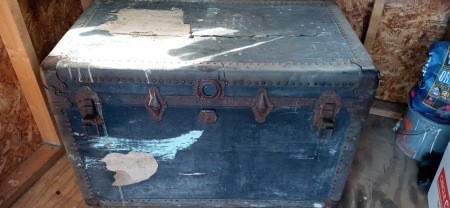 An old steamer trunk.