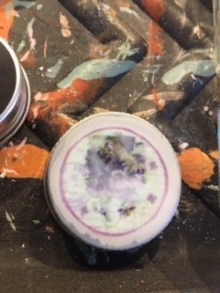 Adding a label to the top of the jar.