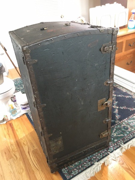 An old steamer trunk.