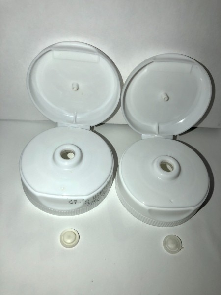 The two lids with gasket removed.