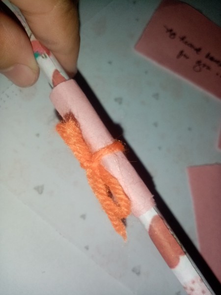 Attaching the notes to the arrows.