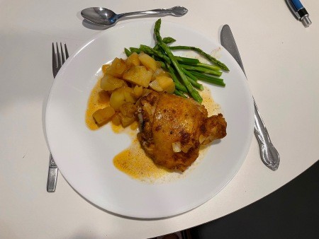 A plate of Gedempte Chicken