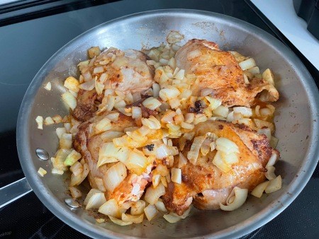 The cooked chicken and onions.