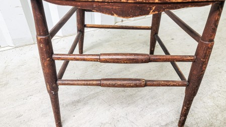 A close up of the legs of the chair.