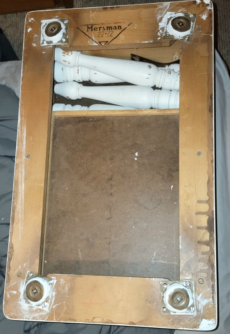 The Mersman marking and the legs stored inside.