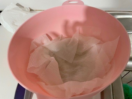 Covering the lentils with a wet paper towel