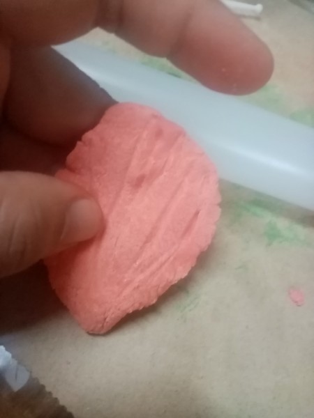 Making gum paste petals.