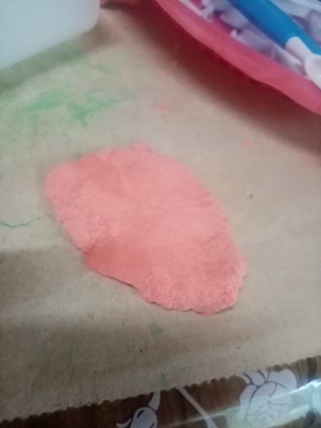 Making gum paste petals.