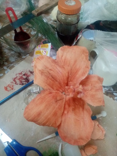 The finished hibiscus flower.