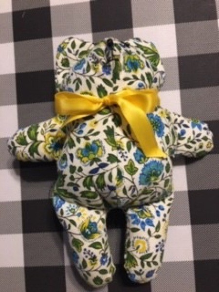 The completed bear with a bow.