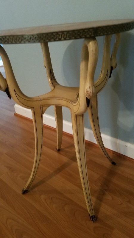 A close up of the swan/duck base.